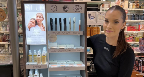 Fagprøve i Matas: Sasha sætter fokus på allergivenlig makeup